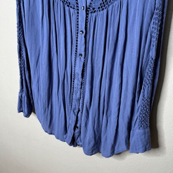 Free People Shirt Women Medium Blue Crochet Lace Inset Katie Bird Button Up Boho - Picture 3 of 12